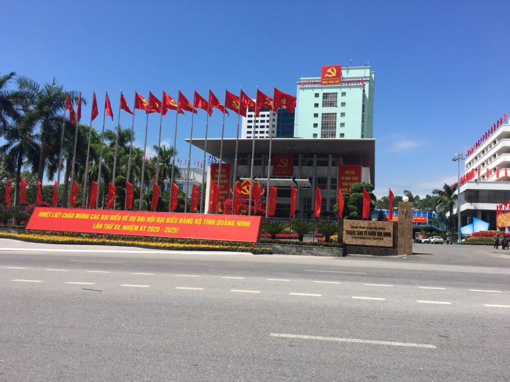 Quảng cáo Phương Đông – Làm biển quảng cáo tại Quảng Ninh