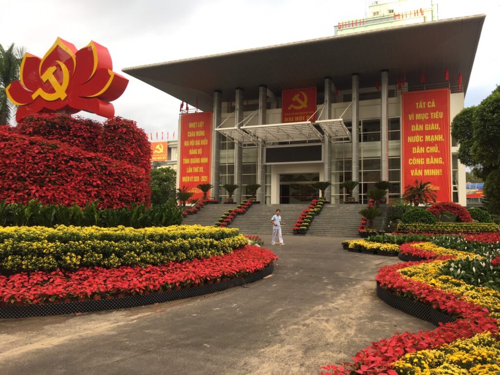 Quảng cáo Phương Đông – Làm biển quảng cáo tại Quảng Ninh
